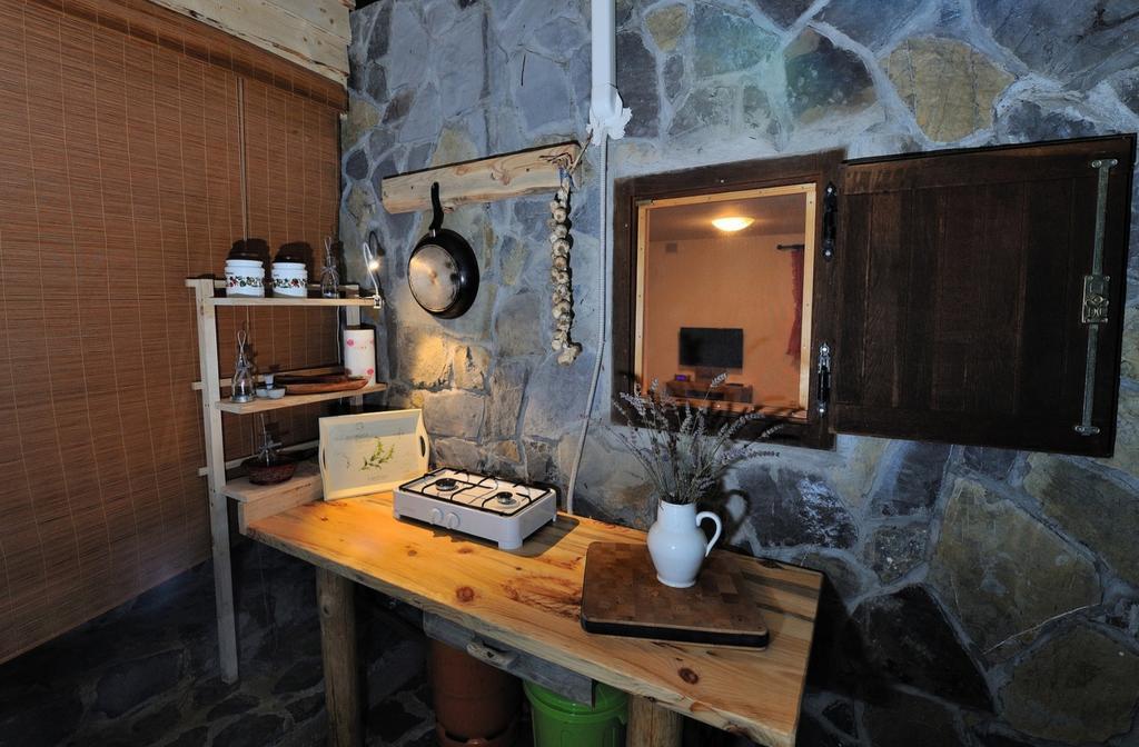 Apartment Drvena Kuca Mreznica Gornji Zvecaj Ruang foto