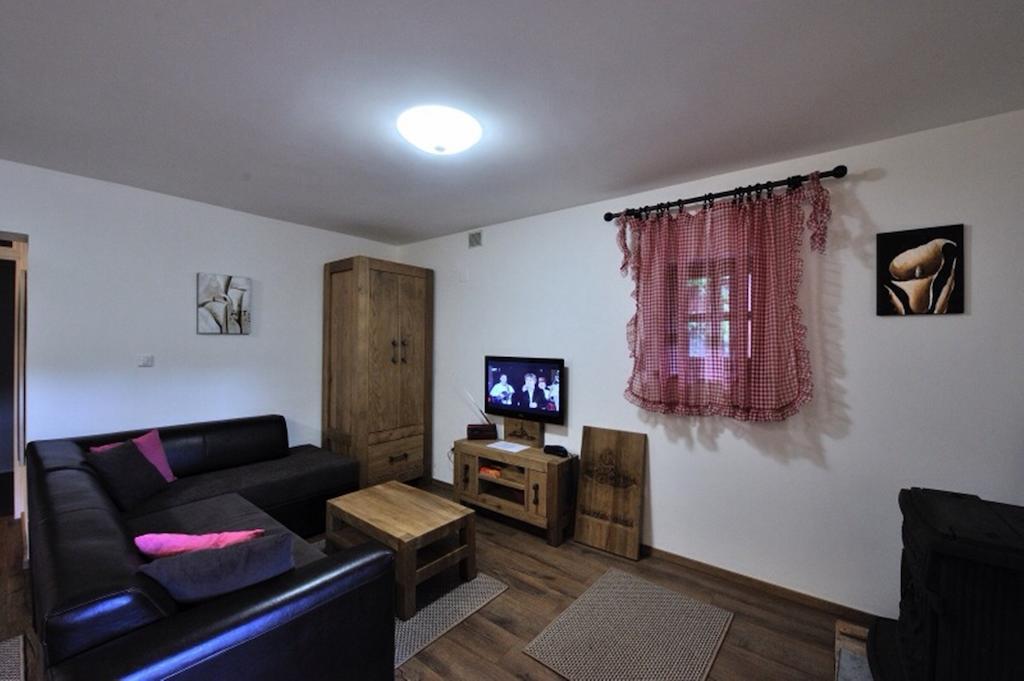 Apartment Drvena Kuca Mreznica Gornji Zvecaj Ruang foto
