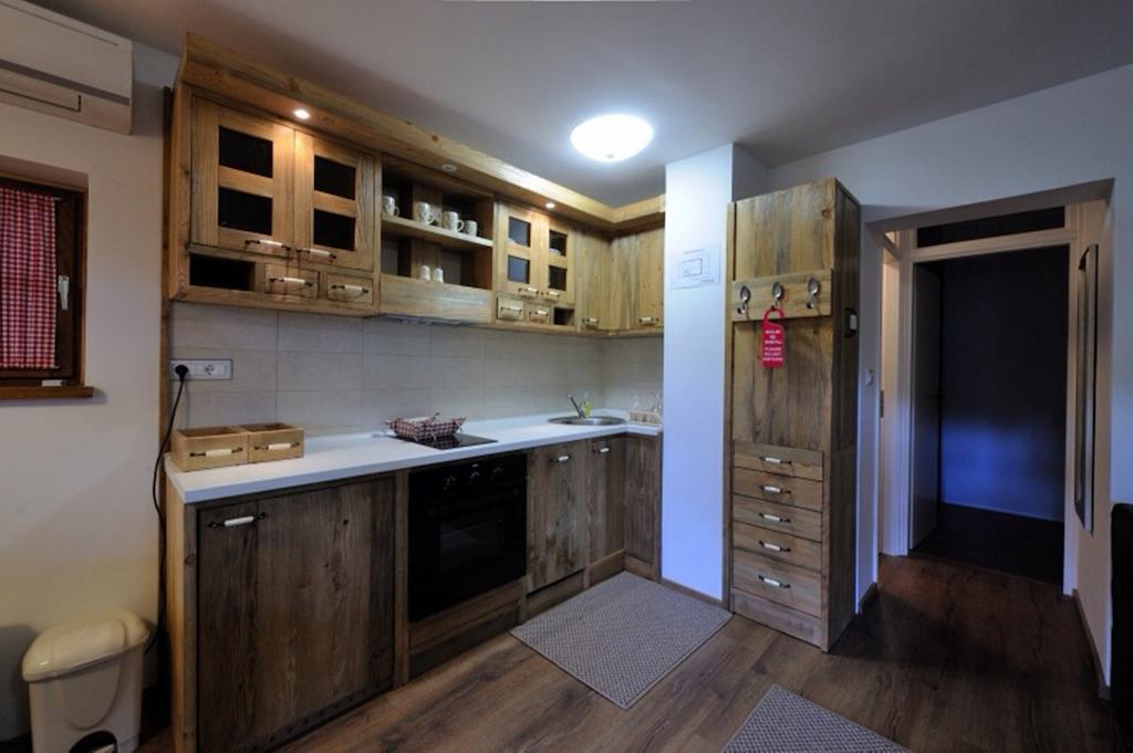 Apartment Drvena Kuca Mreznica Gornji Zvecaj Ruang foto