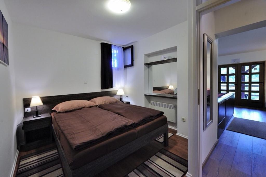 Apartment Drvena Kuca Mreznica Gornji Zvecaj Ruang foto